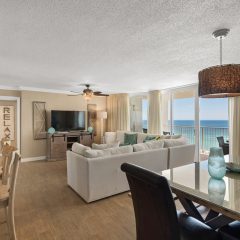Living Room/Dining Area