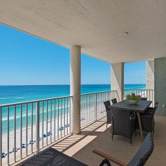Super-sized balcony with seating for 6