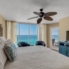 Master suite with seating area