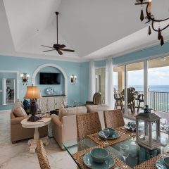 Living Room/Dining Area