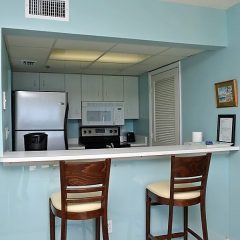 Breakfast Bar with seating for two